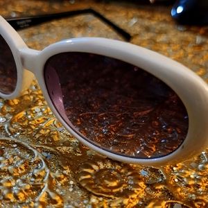 Vera Wang Retro Modern Sunglasses